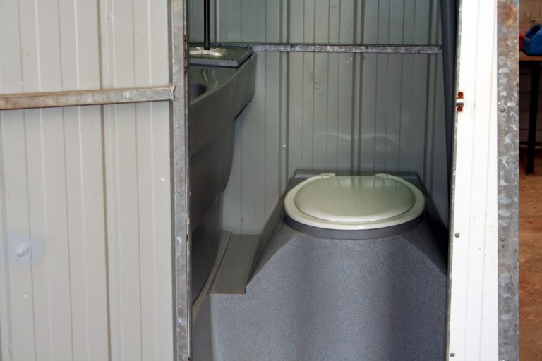 builders toilet 768x512