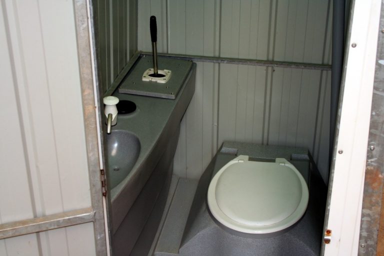 builders toilet hire 1 768x512