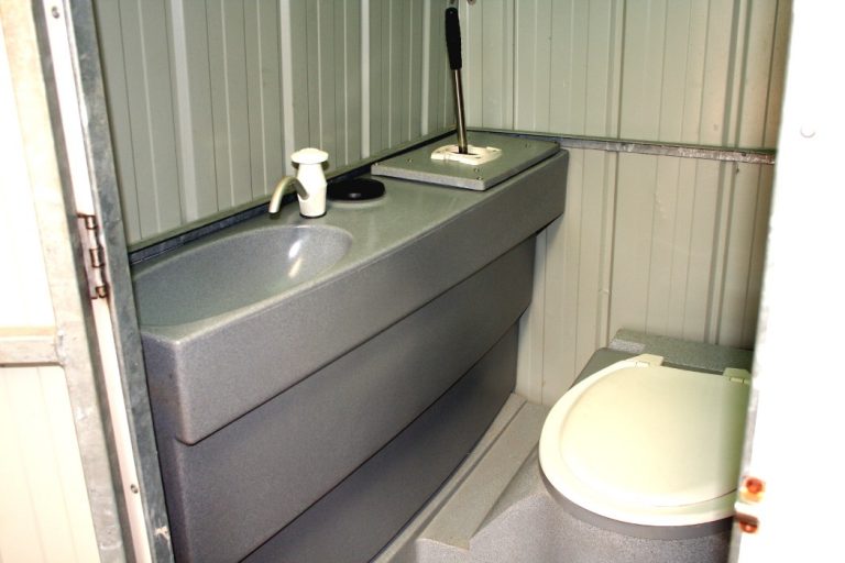 toilet hire brisbane 768x512