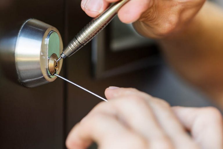 Emergency Locksmith in Los Angeles 768x513