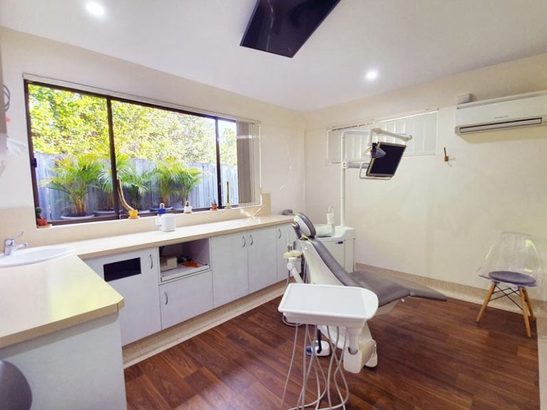 Dentist Underwood Enamel Consulting Room 2 768x576