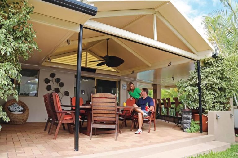 DeKing traditional patio roof Stratco 768x509