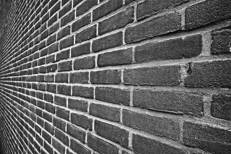 black and white brick wall orig 768x512