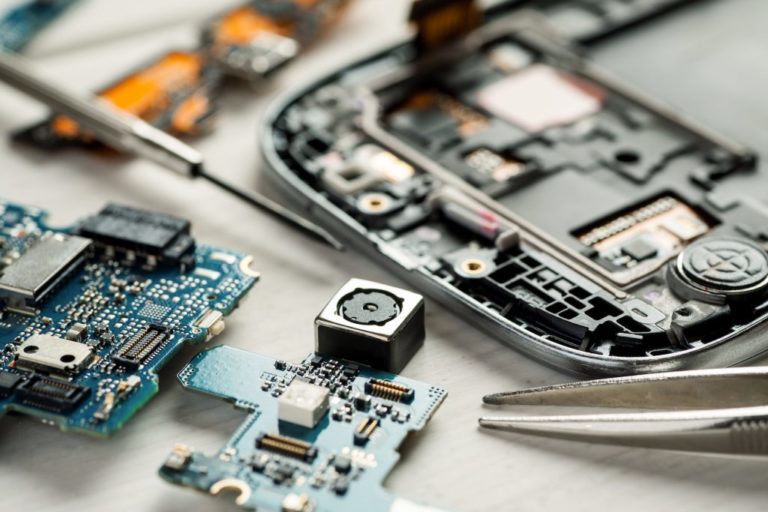 reasons to support phone repair kelowna canada okanagan repair express 1024x683 1 768x512