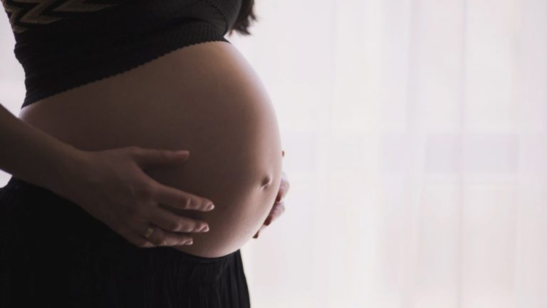 HypnoBirthing 1024x577 1 768x433