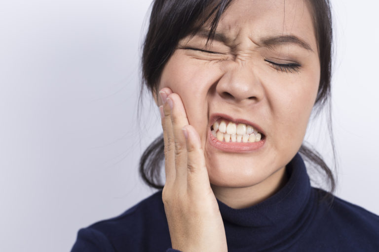 Top 10 Reasons for Tooth Pain 768x512