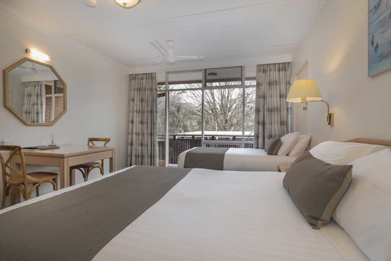 moe parklands deluxe twin room 2 768x512
