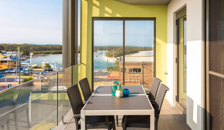 holiday homes balcony huskisson 768x448