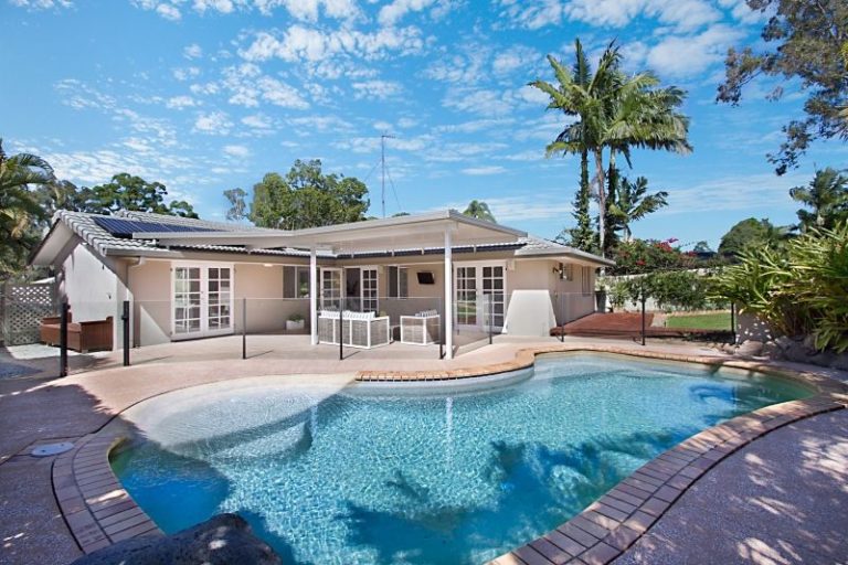 2 Pool 55 Glen Eagles Dr 768x512
