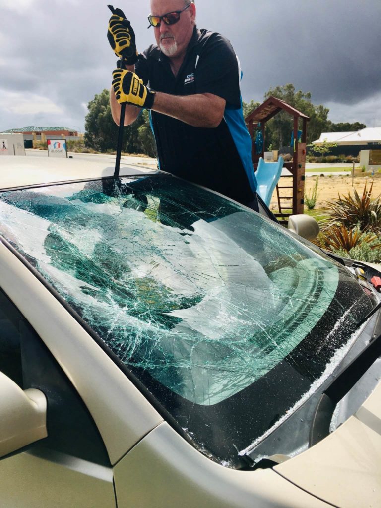 windscreen replacement perth 768x1024