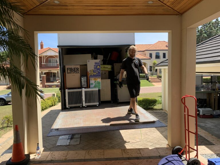 Kroos Logistics Experts Moving Items in Fremantle 768x576