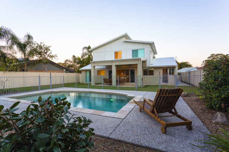 aussie backyard pool 768x512