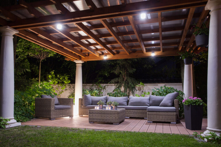 backyard landscaper 768x512