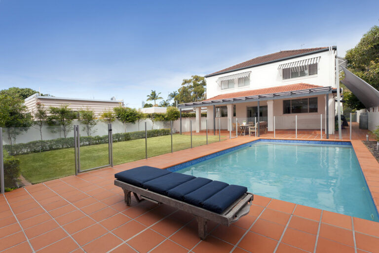 swimming pool 768x512