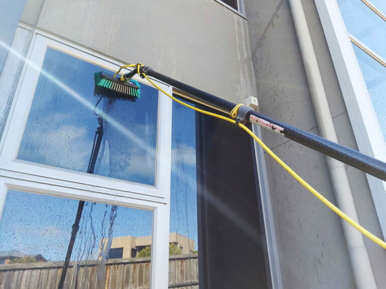 A39 window cleaning service technique commercial blade unger 1440 768x576