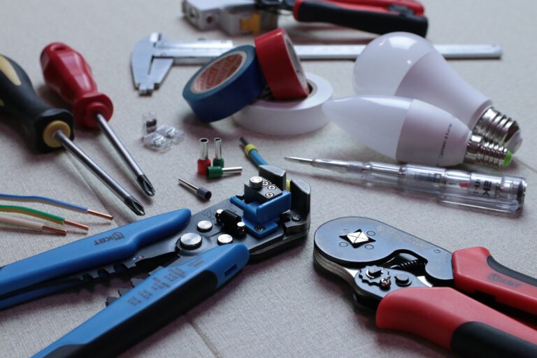 electrician 3087536 1920 768x512