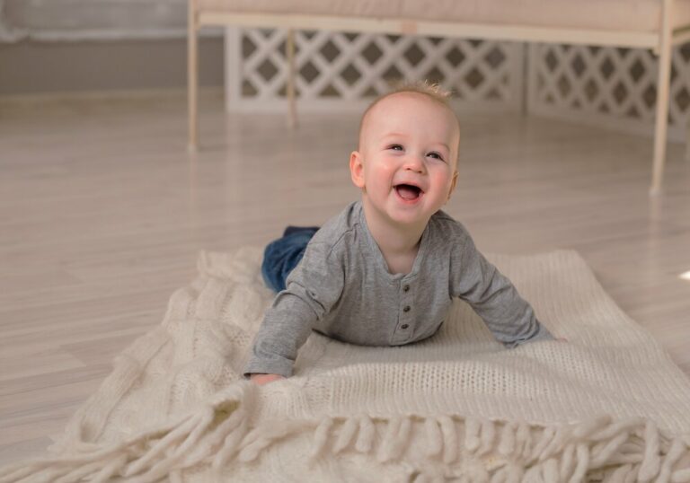 beautiful smiling cute baby PT8WPAH1 1512x 768x538