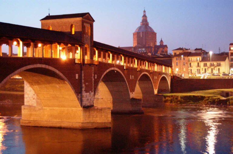 Pavia night shot 1273x846 optimize 1920w 768x510