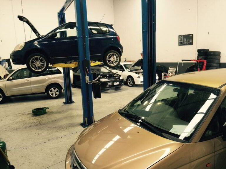 Car Service Workshop 768x576