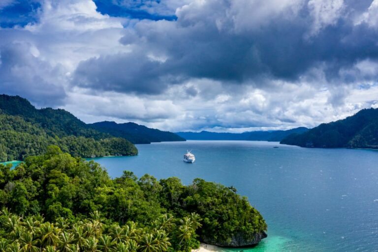 Kimberley Cruises for Singles 768x512