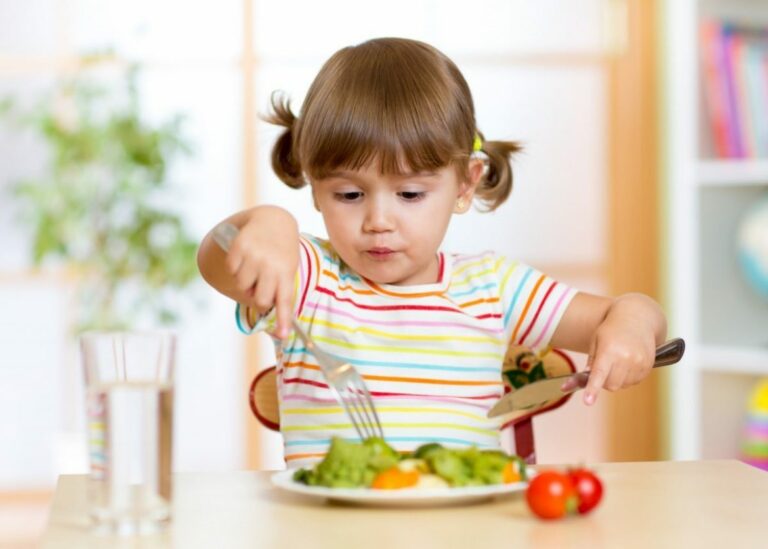 girl eating at table e1562565615296 1170x836 1 768x549