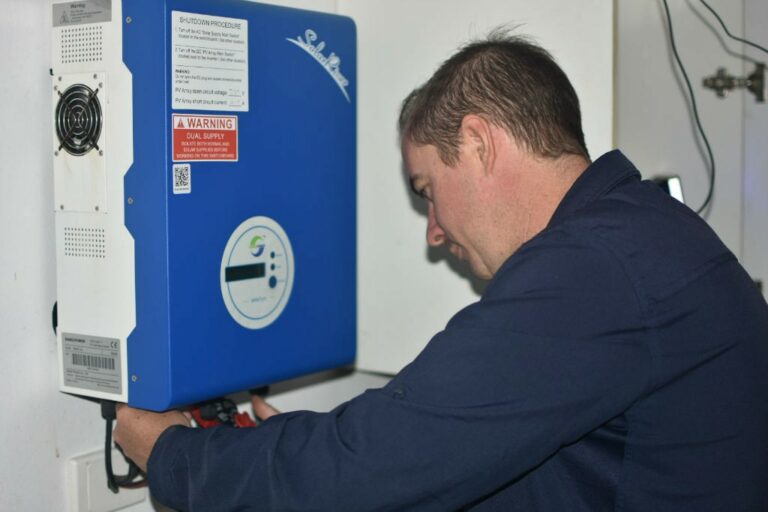 solar inverter repairs servicing 768x512