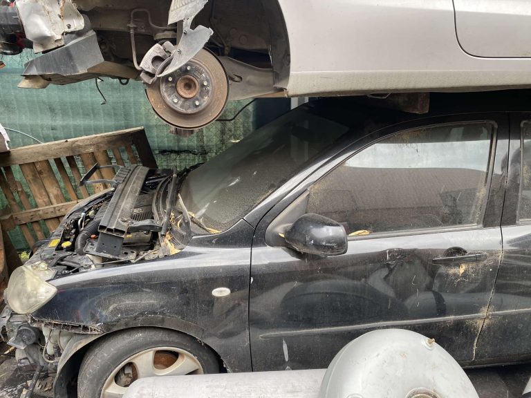 damaged car removed in East Melbourne 3002 768x576