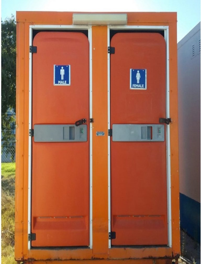 2 Pan Toilet Block hero7 1024x1024 1 768x1008