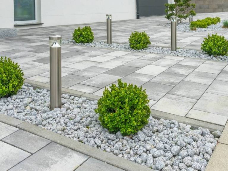 PAVING STONE INSTALLER 768x576