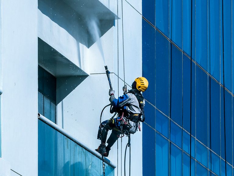 brisbane high rise building cleaner CBD 768x576