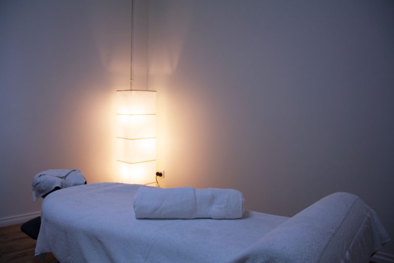 massage1 768x512