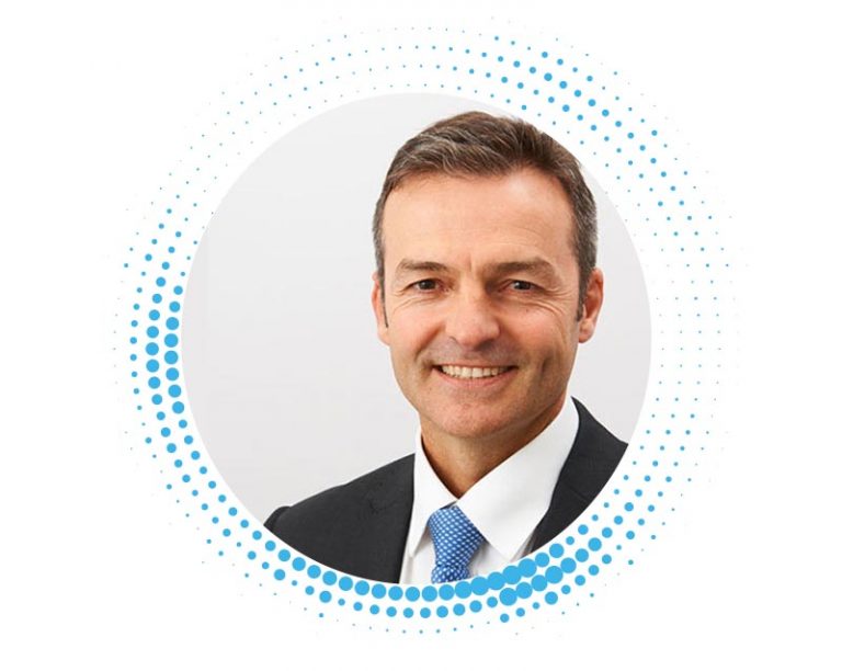 Dr Anton van Heerden Eye Specialist Melbourne profile 768x612