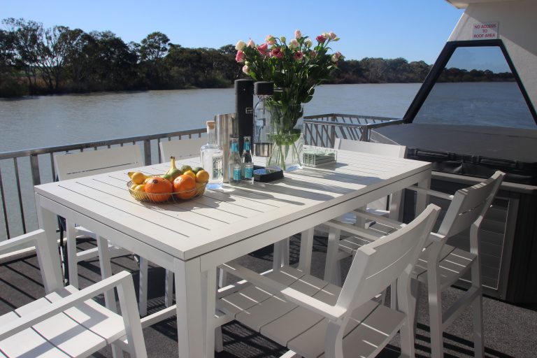 Majestic outdoor dining upstairs 768x512