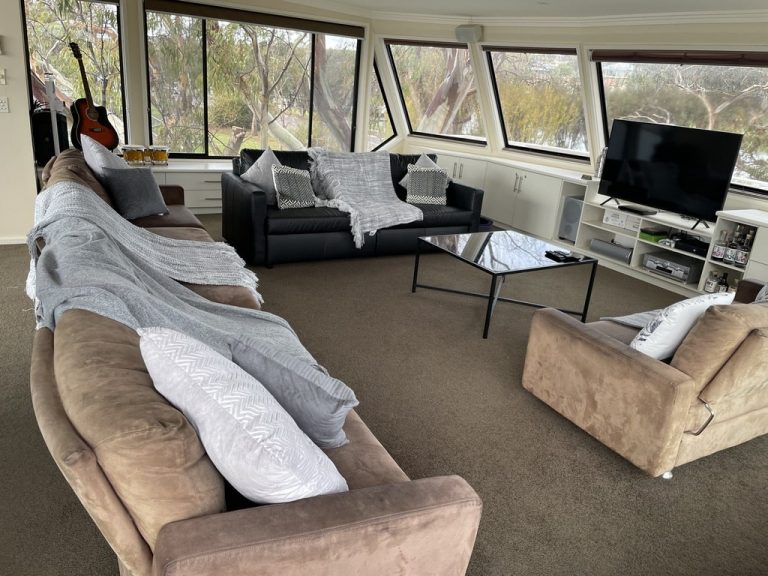Upstairs Lounge 768x576
