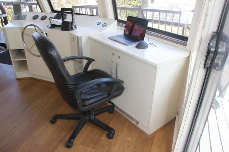 Work from your laptop sitting next to the captain 768x512