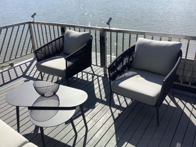 outdoor entertaining area 2 768x576