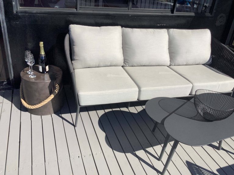 outdoor entertaining area 3 768x576
