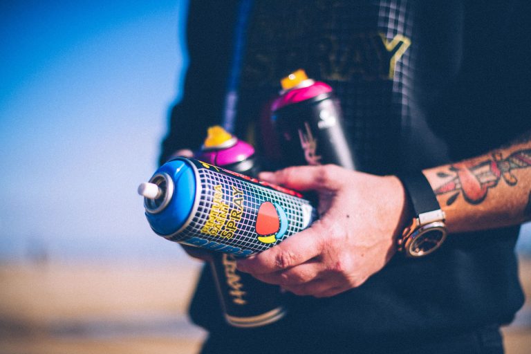 premium spray paint 768x512
