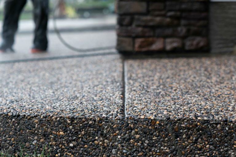 exposed aggregate concrete driveway 768x512
