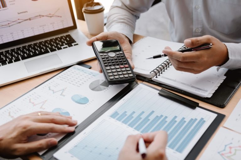 financial planning brisbane 768x512