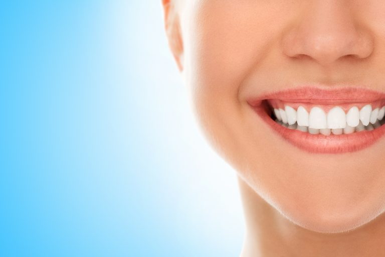 dentist with smile min 768x512