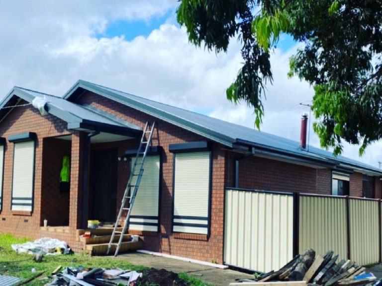 Colorbond roof installation 768x576