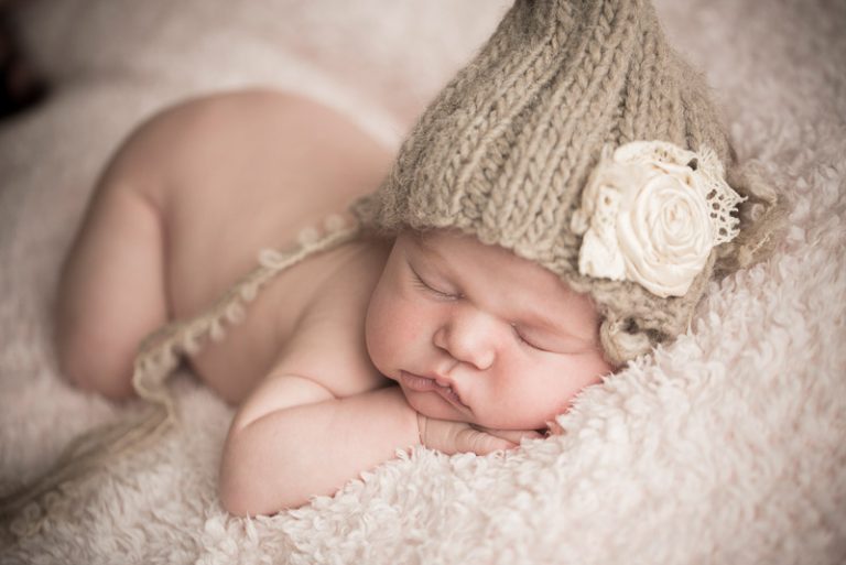 Lion and cub newborn photography sydney 768x513