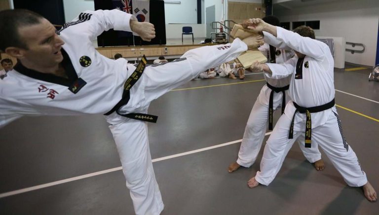 ben vickery board break kick sun bae taekwondo brisbane 01 wfasdzifeens 1 768x437
