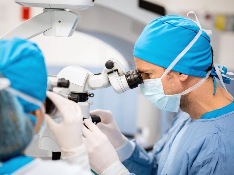 eye surgeon 106 768x577