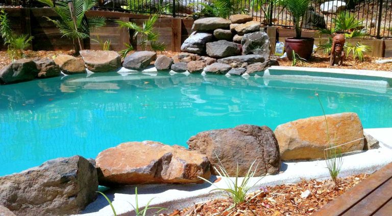 pool water feature rocks 768x424