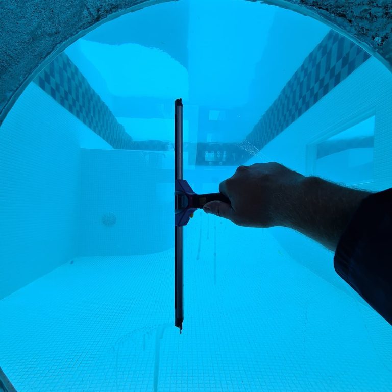 pool window cleaning 768x768