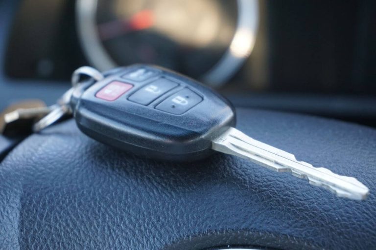 Automotive locksmith 768x512