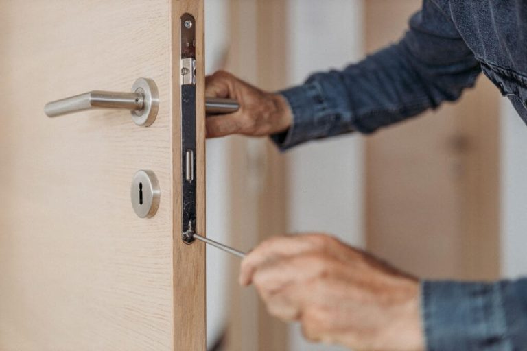 residential locksmith services 768x512