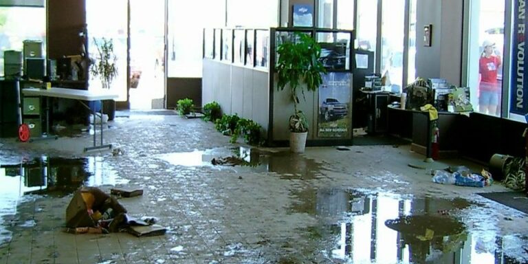 Water Damage Restoration 960x480 1 768x384